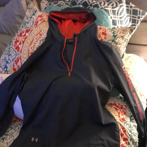 Big Boys Under Armour Qtr zip hoodie - Picture 3 of 3